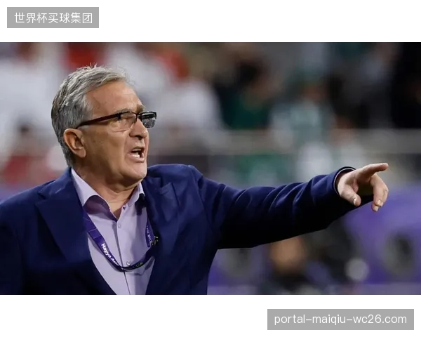 马丁内斯不仅是门线守护神，其精准的长传也是球队由守转攻的发起点。